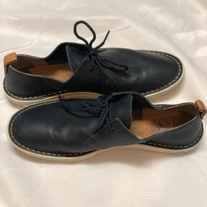 Men’s Navy Clark’s laced leather shoes